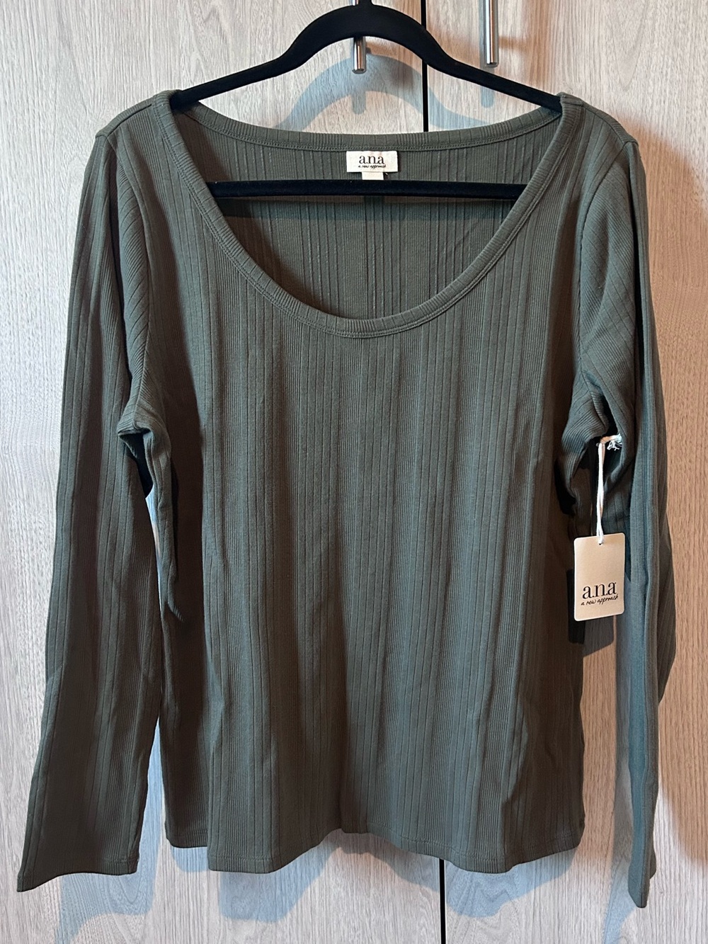 NWT ana A New Approach Oregano Green Ribbed Scoop Neck Top XL